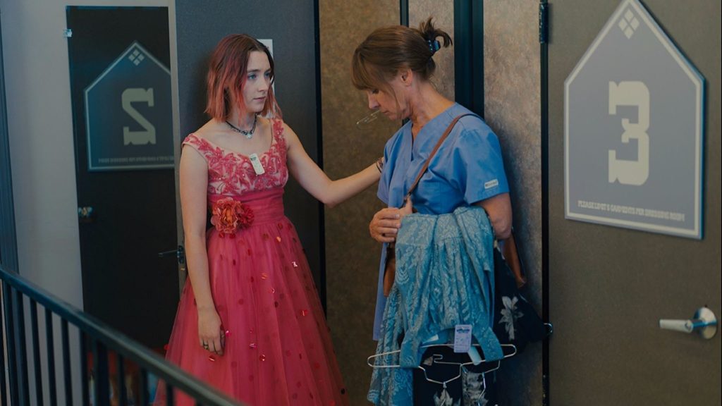 Laurie Metcalf e Saoirse Ronan em Lady Bird