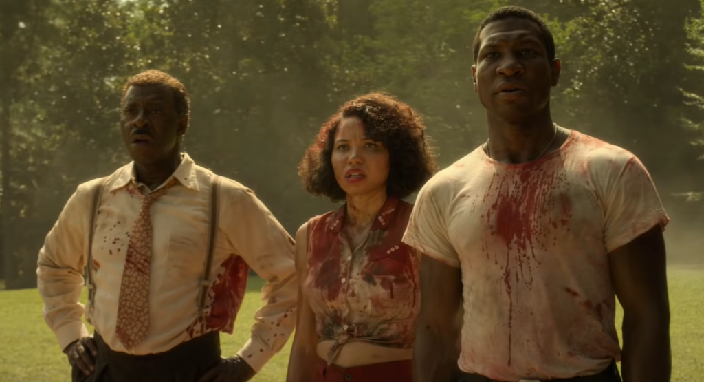 george courtney b vance letitia jurnee smollett e atticus jonathan majors em cena de lovecraft country